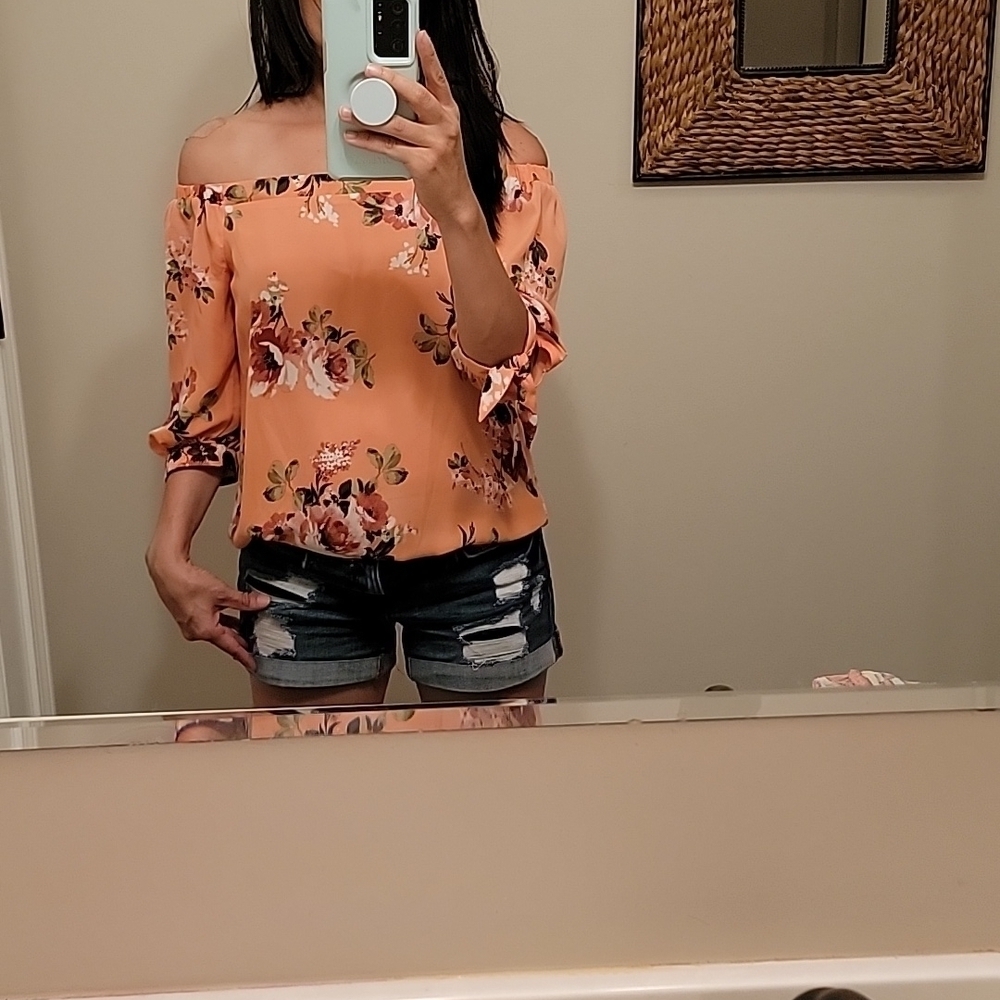 Off The Shoulder Blouse - Picture 3 of 4